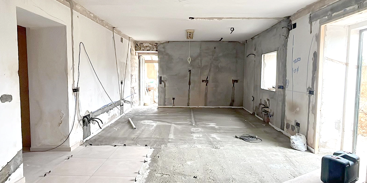 Rohbau auf Mallorca. Sanierung einer Wohnung.