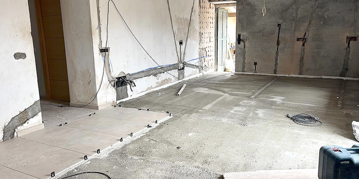 Rohbau auf Mallorca. Sanierung einer Wohnung.