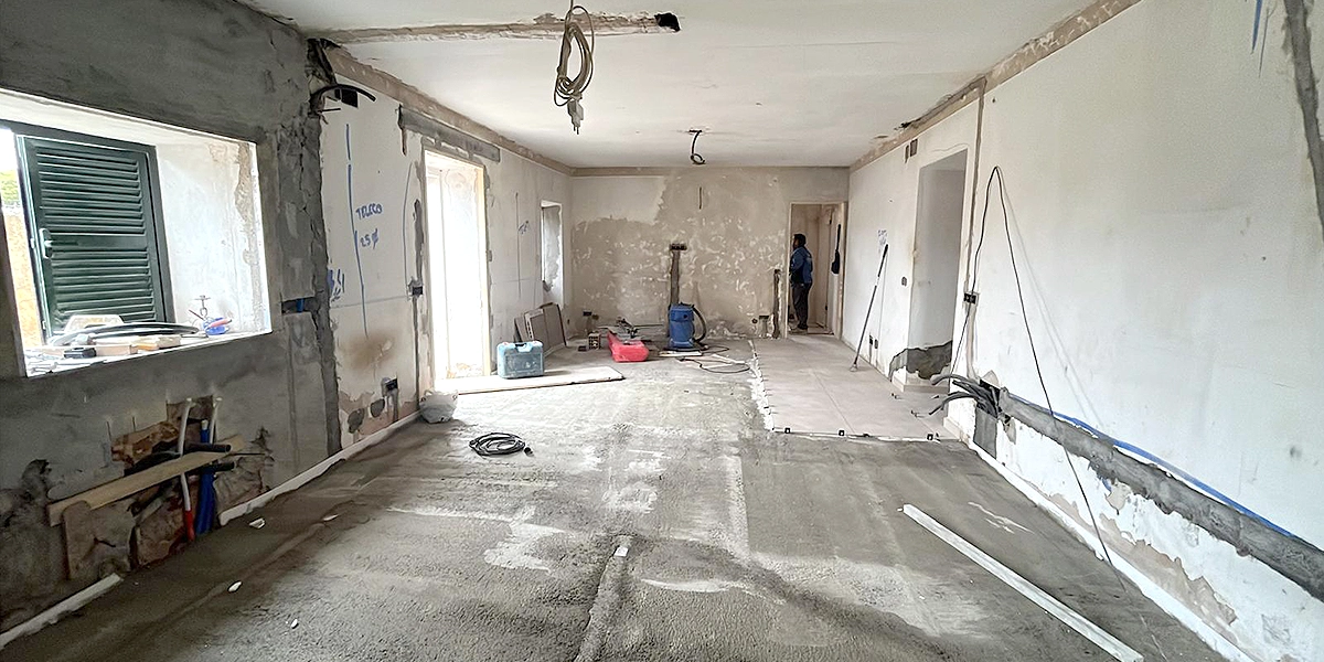 Rohbau auf Mallorca. Sanierung einer Wohnung.