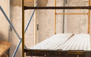 Gerüst in einem Neubau - Renovieren und Sanieren